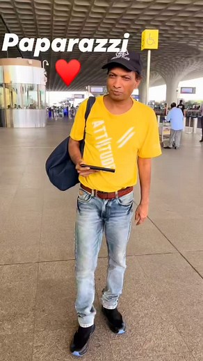 Sunil Pal Comedian on Instagram: "#Paparazzi @ #Airport going to #Dehradun #Event #show #live #function #concert #Sunilpalcomedian #Standupcomedy #fun #humer"