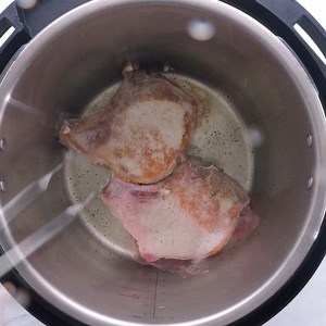 Instant Pot Pork Chops With Mushroom Gravy ✅Recipe-- https://www.jocooks.com/recipes/instant-pot-pork-chops-with-mushroom-gravy/ | JoCooks