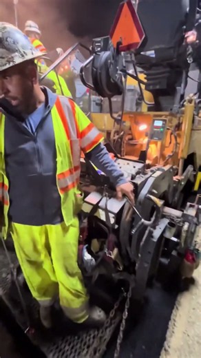Take the edge off 🎥: @west.coast.operators_ #asphalt #asphaltpaving #paving #construction
