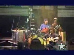 O Rappa canta "Na frente do reto". Showlivre/2007