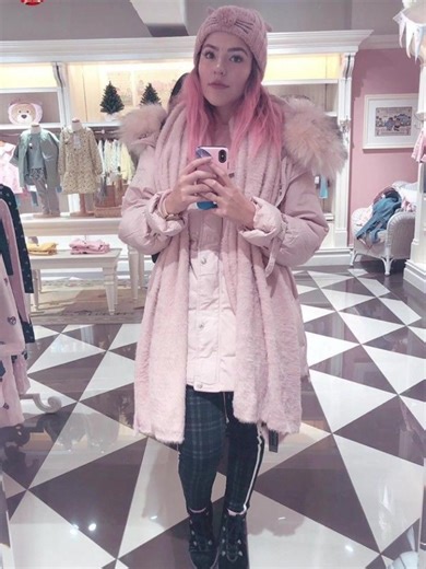 Nostalgic 2000s Aesthetic with Lesslie Polinesia