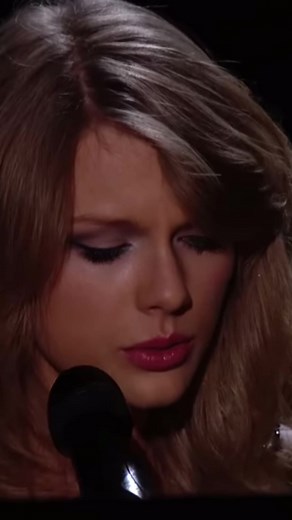 Taylor Swift Emotional Performance of 'All Too Well' at the 2014 Grammys
