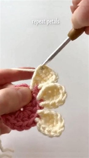 How to crochet a simple flowers 💐 #crochet #handmade #knittig