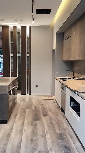 Cửa Invisible, một cách xử lý mỹ thuật tinh tế cho việc muốn giấu cửa toilet trong phòng khách. Dạng cửa invisible ko còn xa lạ nhưng để làm được một cách hoàn hảo thì cần độ tinh tế nhất định. Chúng tôi luôn đặt sự chỉnh chu lên hàng đầu, phải hoàn hảo nhất có thể. | LineLiving