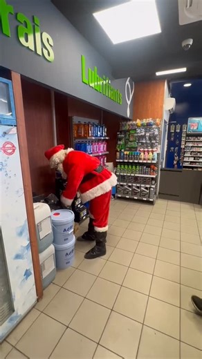 Engen Ligne Paradis on Instagram: "✨🎄 LA MAGIE DE NOËL ARRIVE CHEZ ENGEN – LIGNE PARADIS 🎄✨ Ce mercredi, le Père Noël et la Mère Noël seront là pour accueillir tout le monde, petits et grands 🎁😊 📍 Station ENGEN Ligne Paradis 🕤 De 9h30 à 13h 🎁 Des cadeaux à gagner 🎅🤶 Sourires, photos et esprit de Noël garantis ! 📢 Zot avis i compte chez ENGEN 👉 Pensez à flasher le QR code et à partager votre avis ⭐ On vous attend 🎄✨ #ENGEN #LigneParadis #PereEtMereNoel #Mercredi #Noel2024 CadeauxAGagn