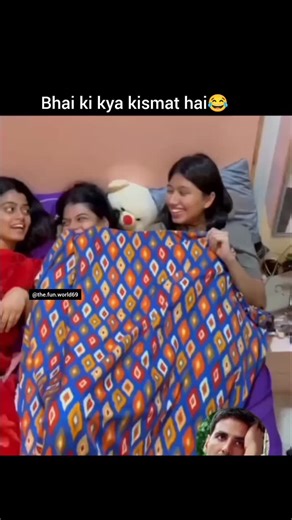 cutie 😊 on Instagram: "日本は、🎭 💯 人々の「一歩一歩」を電力に変える革新的な技術を導入しています。 それが「圧電タイル（ピエゾエレクトリック・タイル）」です。 このタイルは、歩行者が踏むたびに生じる圧力と振動のエネルギーを吸収し、 その機械的な力を電気エネルギーに変換します。 内部に埋め込まれた圧電素子がわずかに変形することで、 微小な電流が発生します。 一歩一歩は小さな電力ですが、何百万もの歩行が重なれば、 LEDライト、デジタルディスプレイ、センサーなどを動かす 十分な電力が生み出されるのです。 東京・渋谷駅のような人通りの多い場所では、 1日に約240万歩がこのシステムに貢献しています。 この電力は蓄電または即時利用が可能で、 従来の電力供給への依存を減らし、 持続可能な都市インフラの発展を支えています。 日常の「歩く」という行為が、 未来の再生可能エネルギーを生み出す力に変わっているのです。⚡ #日本 #圧電タイル #ピエゾエレクトリック #歩行発電 #渋谷駅 #再生可能エネルギー #スマートシティ #テクノロジー #革新 #環境保護 #未来への