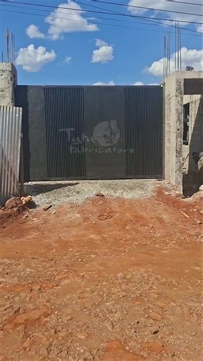 Security sio mchezo Heavy-duty steel gate built to last. Clean finish. Strong welds. Zero compromise. Njoo tufanye kazi ikae poa na secure!” #SteelGate #WeldingLife #TutuFabricators #KenyanBuilders #QualityWork