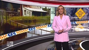 The Murray River has reached its highest level in more than 100 years - bursting its banks and inundating homes in Echuca after a heavy downpour. But the worst is yet to come with forecasters predicting it will hit its peak tomorrow. #9News | WATCH LIVE 6pm | 9 News Melbourne