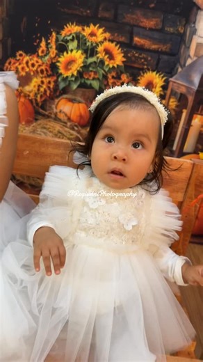 I will be offering this Thursday Fall mini sessions for those who’s Been asking me🙏🧡 Book yours today!! 4 spots Available! #pumpkinseason #fallphotoshoot #pumpkin #siblings #otoño | Regivani Photography