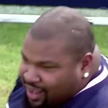 Larry Allen Bench Presses 225 Pounds 43 TIMES 😱