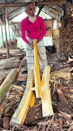 Amazing wood splitting with an axe – watch the skill! 🪓🌳