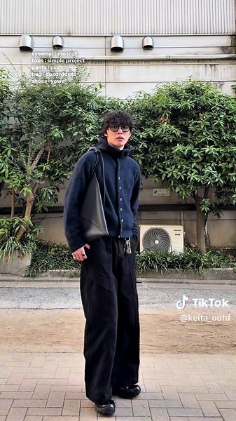 冬のシンプルコーデで魅力を引き立てる