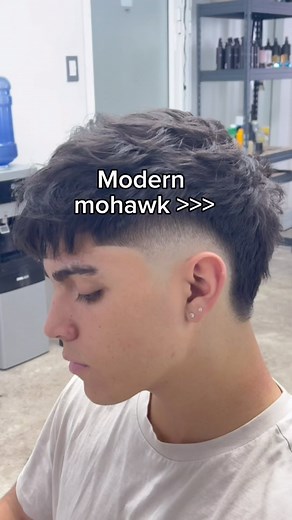THE MOHAWK, AN EVER-EVOLVING HAIRSTYLE, continues to symbolize edginess and individuality. Today, it retains its status as a bold statement, now infused with modern twists 💈 and diverse adaptations, reflecting personal style and contemporary trends. Stay tuned for more on the latest hairdressing trends and timeless styles! Credits for the additional materials: 👤 soberisnotsober 👤 joaquinroldan28_ on TikTok #hairamsterdam #hairstylist #hairstylistamsterdam #hairpost #hairartist #haircut #hairs