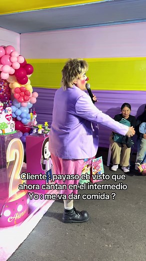 Payaso cantando en el intermedio: la chicha y el desamor