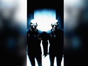 Locked in alien meme (Original meme)