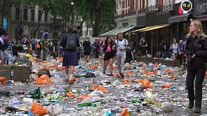 Scottish football fans trash London's Leicester Square before match kicks off. As fans dispersed to watch the England vs Scotland match in pubs at around 1800, Leicester Square in London was left looking in a sorry state this afternoon (June 18). #england #scotland #EURO2020 #euros2021 #ENG #scottish #sco #ENGSCO | Urban Pictures