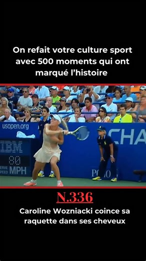Breaking Sport on Instagram: "Le 28 août 2014, lors du deuxième tour de l’US Open à New York, Caroline Wozniacki a vécu l’un des moments les plus improbables et viraux du Grand Chelem américain. Alors qu’elle était en pleine échange face à Aliaksandra Sasnovich, sa longue tresse s’est littéralement coincée dans les cordages de sa propre raquette au moment d’armer un revers, stoppant instantanément son geste et interrompant la point. Malgré cette mésaventure capillaire, Wozniacki a gagné le match