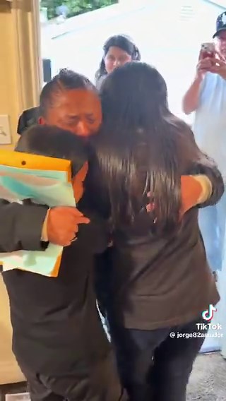 These little girls were surprised when they opened the door to see their mother who has been unlawfully detained by ICE and was finally released thanks to her attorney and the community!