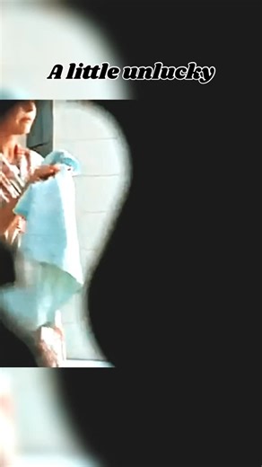 Special makeup: For the movie «Interview with the Vampire», the actors had to hang their heads down for 30 minutes so that the make-up artists could draw vessels. | Mike Movies