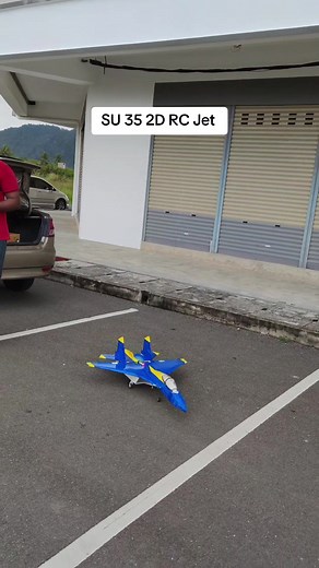 Exploring the SU 35 2D RC Jet