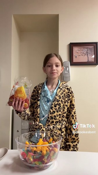 Candy salad yes please 🍭🍬 #candysalad #transplant #bonemarrowtransplant #aplasticanemia #fyp #fypシ #chronicillness ##nurselove##pedsnurse