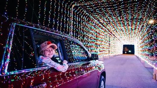 Here are 5 drive-thru holiday light displays to check out in Connecticut