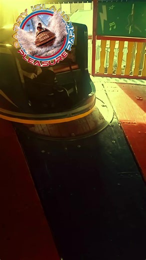 Everyone's favourite ride here at Barry Island Pleasure Park, the ultimate classic Waltzer#funfair #amusement park #wales