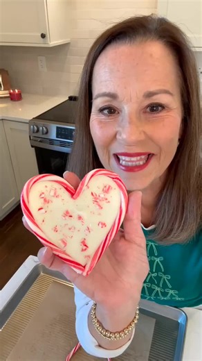 Miss Annie makes Candy Cane Cookies! #missannieshomeandkitchen #christmastreats #cookies #christmascookies #candycanecookies