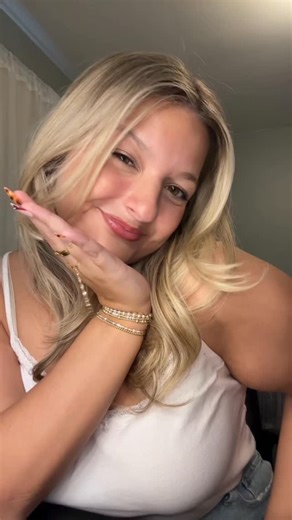 PAIGE CONS on Instagram: "happy saturday!☺️✨ #grwm #saturday #beauty #grwmroutine #makeup @nyxcosmetics @saiebeauty @makeupbymario @hudabeauty @tower28beauty @charlottetilbury @buxomcosmetics @elfcosmetics"