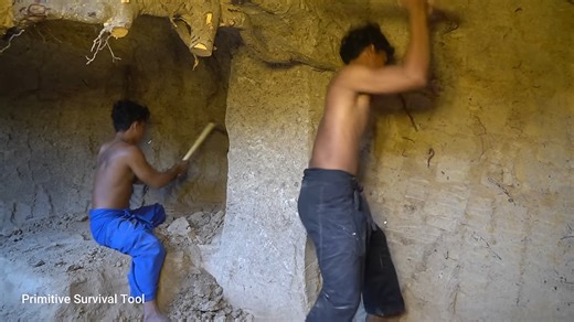Watch these guys work until exhaustion digging a dream pool by hand