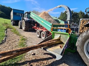 Hackschnitzel häckseln mit dem Heizohack HM 6-300