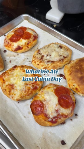 Um hello?? Biscuit pizzas were so good. @hectorathome posted the recipe. #fulldayofeats #whatiate #feedingkids #familyof6