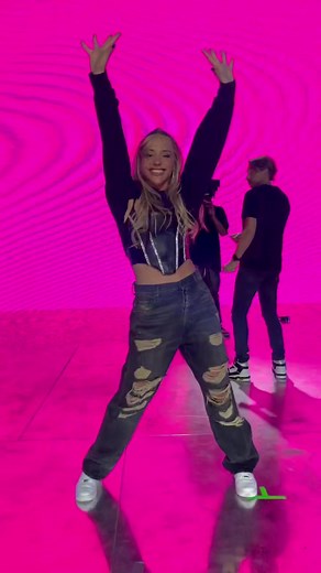 OUT NOW 🖤 Zwaartekracht!! 🪐⚡️ #dance #dancechallenge #zwaartekracht