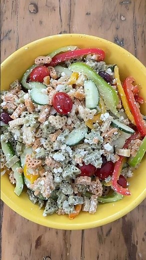 Halloween Bug Pasta Salad #halloweenfood #halloweenfoodideas