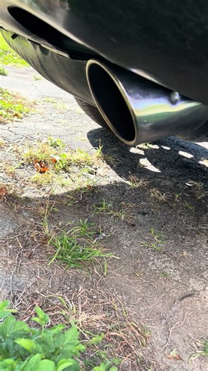 COLD START 2004 Wj headers 91 tune custom air intake and much more.