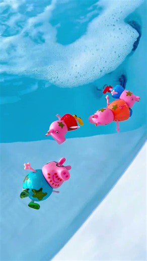 Peppa Pig Toys Hot Tub Water Fun! #peppapigtoys #toysplaying #waterplayfun