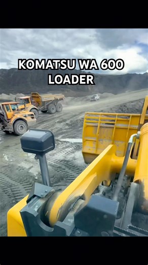 New Komatsu WA600 Loading Rock Trucks! #shorts