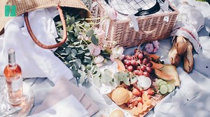 Socially-distanced picnics are already a British summer staple. 🧺 Here’s how to make yours perfect. Read more: http://huffp.st/yQ2ZAgh | HuffPost UK