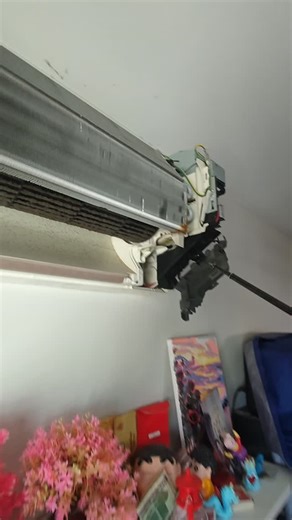 Anuchit Peangpeh on Instagram: "Air conditioner fan blade removal FCU ถอดใบพัดลมคอยล์เย็นครับ เครื่องปรับอากาศ mitsubishi electric"