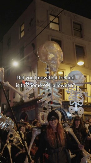 Ireland is the birthplace of Halloween🕯️ The ancient Celts called it Samhain, the modern Irish word for ‘November’ pronounced ‘sow-win’. It marked the end of the pastoral season and the preparation for winter: ‘the dark half of the year’. The Celts believed that at Samhain, the souls of the dead would visit their homes and those that had died that year would travel to the next world. Many of the practices that began during #Samhain have lasted the test of time and became our modern #Halloween ➡