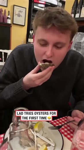 Lad tries oysters for the first time #scareprank #scarecam #pranks #funny #fyp