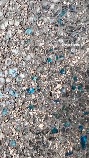 What is y’all thoughts on this look? This is exposed aggregate with glass inset. Let us know what you think in the comments. Personal I love this and want a concrete boarder like this at my house. #decorativeconcrete #stampedconcrete #concretebydesign