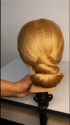 quick bun. #hairstyleforgirls #newhairstyle #quickbun #easybun#simplebun