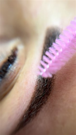 ✨ El cambio empieza en tus cejas ✨ Mira los resultados de powder brows (cejas efecto polvo) Resultado: cejas perfectas y definidas sin maquillaje todos los días 🙌🏼 ¿Te imaginás levantarte con las cejas listas? 😍 💌 Reservá tu turno y viví el cambio. | 𝗠𝗔𝗥𝗦𝗛𝗘𝗜 studio