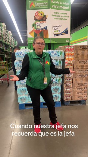 👩‍💼 Cuando nuestra jefa nos recuerda que es la jefa… Y todos reaccionamos con respeto… ¡y un poquito de susto! 😅 💚 En Bodega Aurrerá, el trabajo en equipo y el buen ambiente hacen la diferencia. 👉 Postúlate hoy y únete al equipo que hace que cada día cuente. https://trabajaenwalmartmx.com/OrgMex #TeamBodegaAurrera #ÚneteAlEquipo #OrgulloDeSerBodega | Trabaja en Walmart México