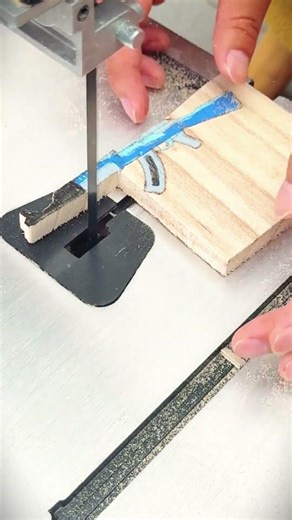 the process of cutting wooden boards to make toy shapes #shorts