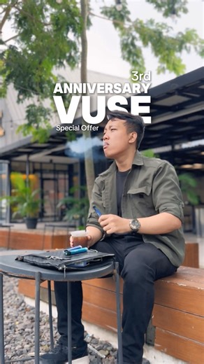 Miftakhul Anjis | Influencer Surabaya on Instagram: "Suka jalan-jalan karena momen kecil kayak gini. Nggak harus jauh, yang penting santai dan beda suasana. Vuse Go 700 favoritku udah restock + Vuse Anniversary ke-3 lagi ada special offer 😆 Jangan sampe kehabisan! Cek Tokopedia di komentar atau minimarket terdekat. @vuse.indonesia"