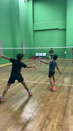 It’s so important to focus on your non racket hand in badminton! #badmintontraining
