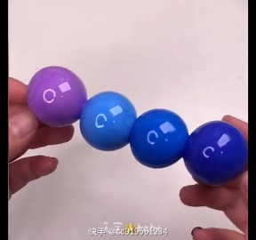Satisfying Squeezing And Mixing Blue And Purple Crunchy Clay