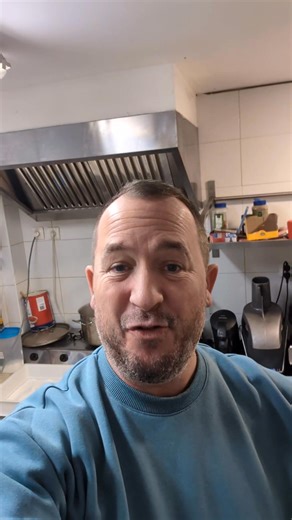 🌟 Je vous souhaite une très belle année 2026, placée sous le signe du partage et de la gourmandise !! 🤤 🔽 📣 J’aurai le plaisir de vous accueillir au restaurant dès mardi 6 janvier à 18h !! | Chez Damien